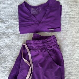 Figs purple scrub set